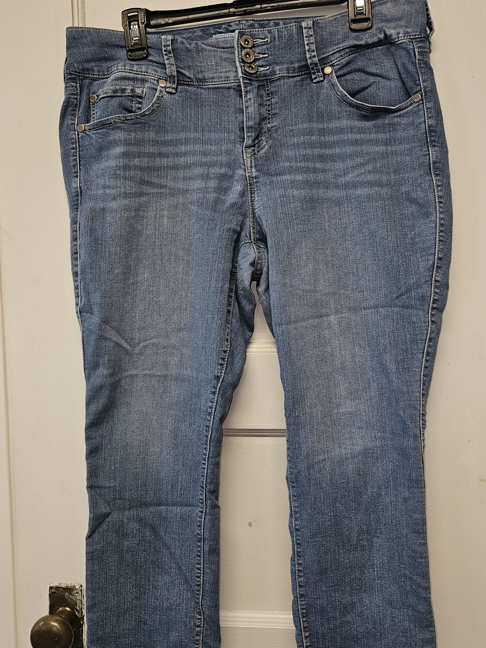 torrid Medium Blue Skinny Capri with Triple-Button Front Size 14